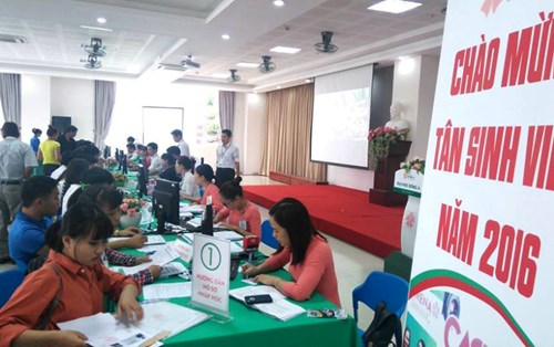 Đại học Đông Á: Rộn ràng ngày đầu nhập học